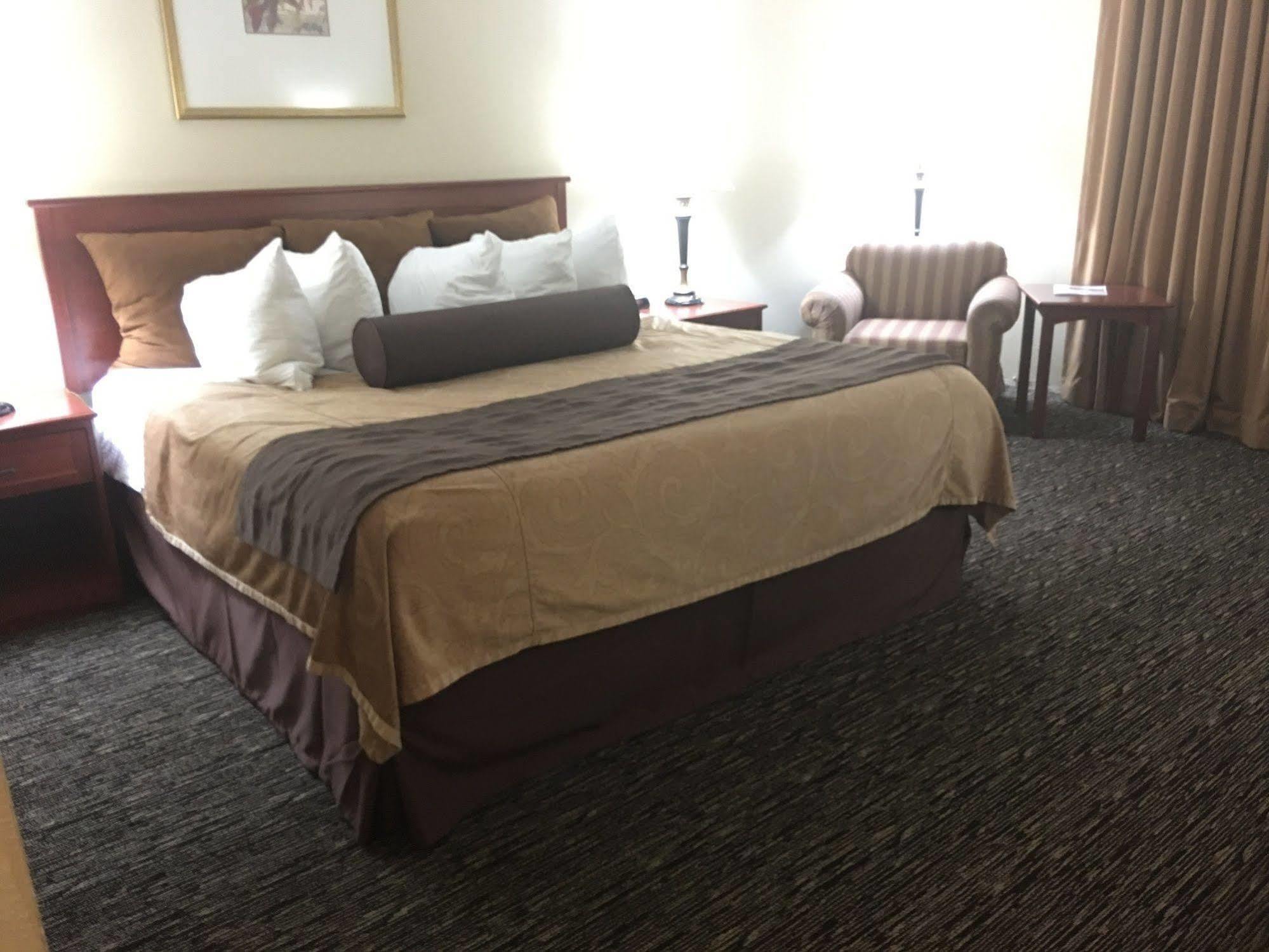 Chicago Club Inn & Suite Oakbrook Terrace Exteriör bild
